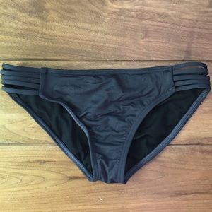 black billabong bottoms